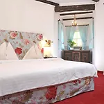 シュロス レオンシュタイン 4* Pörtschach am Wörthersee