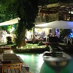 ホテル シュロス レオンシュタイン Pörtschach am Wörthersee