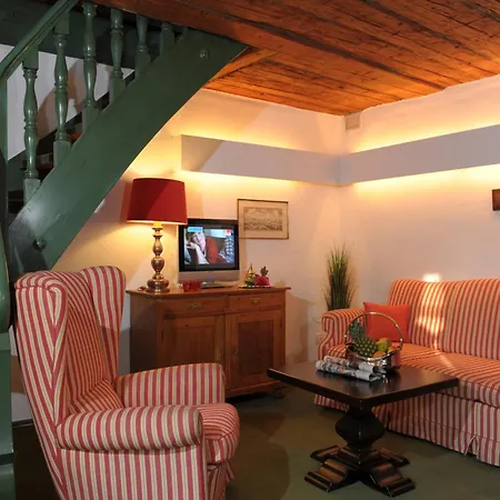 斯赫洛里恩斯丁酒店 4*