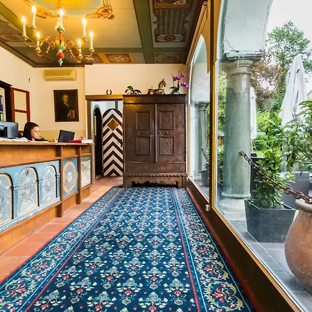 斯赫洛里恩斯丁酒店