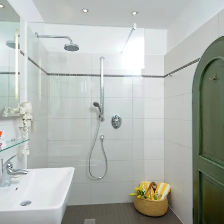 酒店 斯赫洛里恩斯丁酒店 4*