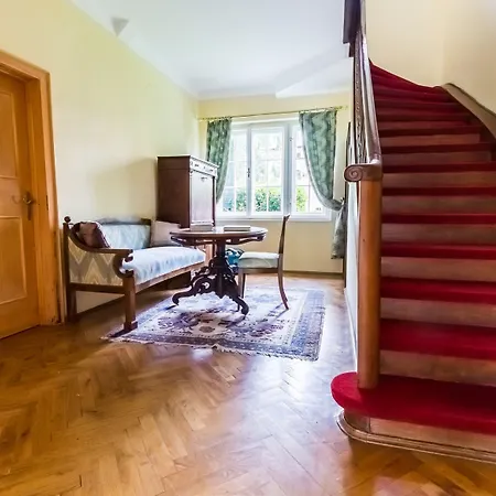 Schloss Leonstain Otel