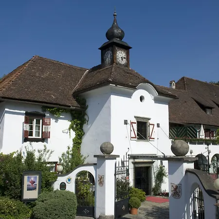 ホテル シュロス レオンシュタイン Pörtschach am Wörthersee