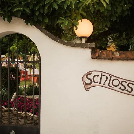 斯赫洛里恩斯丁酒店 Pörtschach am Wörthersee