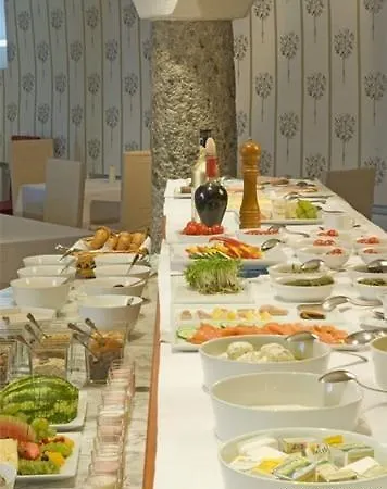 Otel Schloss Leonstain