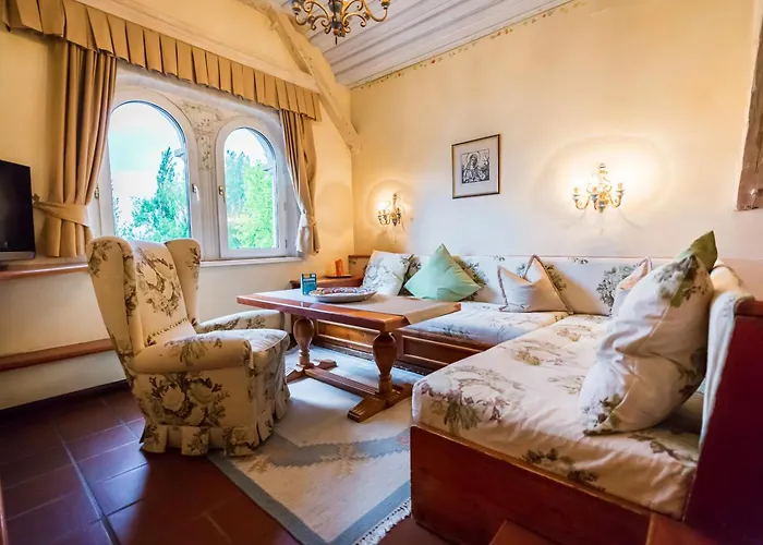 Schloss Leonstain Отель