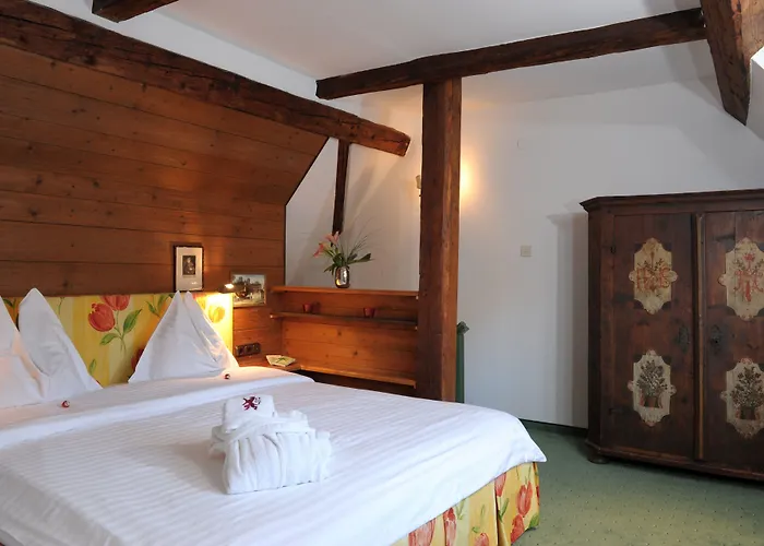 Отель Schloss Leonstain