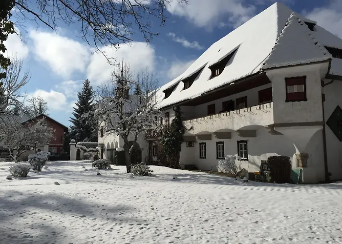 Schloss Leonstain Отель