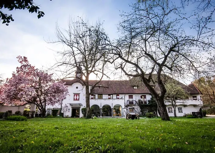 Отель Schloss Leonstain 4*